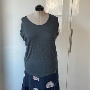 Banana Republic T-Shirt with short sleeves Color-Gray Size-Small NWT